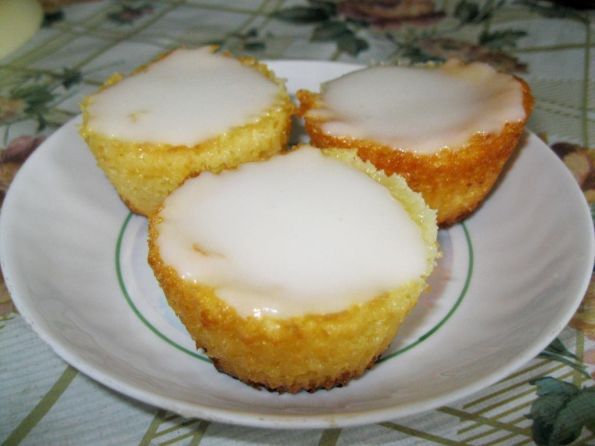 Фото: Молочные капкейки с лимонной глазурью