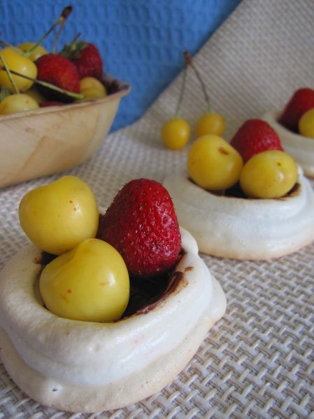 Фото: Пирожное с ягодами