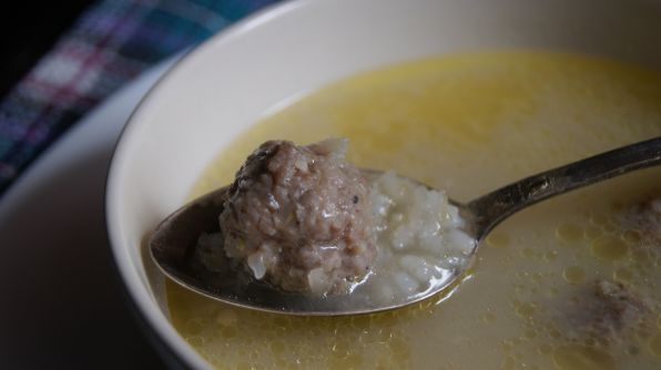 Фото: Белый суп с фрикадельками