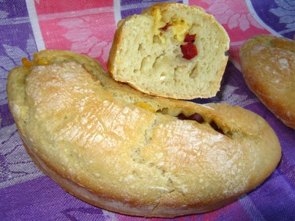 Фото: Домашний хлеб с сыром и томатами