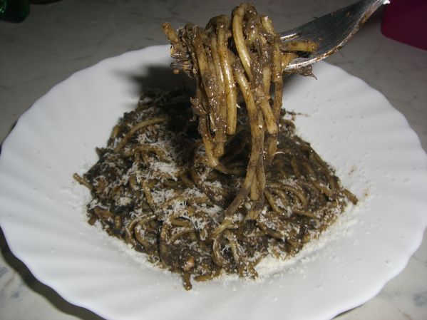 Фото: Черные спагетти с тунцом