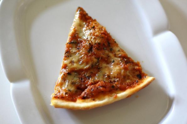 Фото: Пицца с овощным соусом.