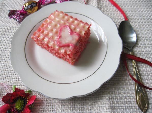 Фото: Вафельный торт «Розовое наслаждение»