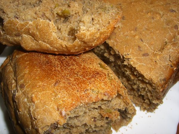 Фото: Домашний хлеб с оливками и чесночком