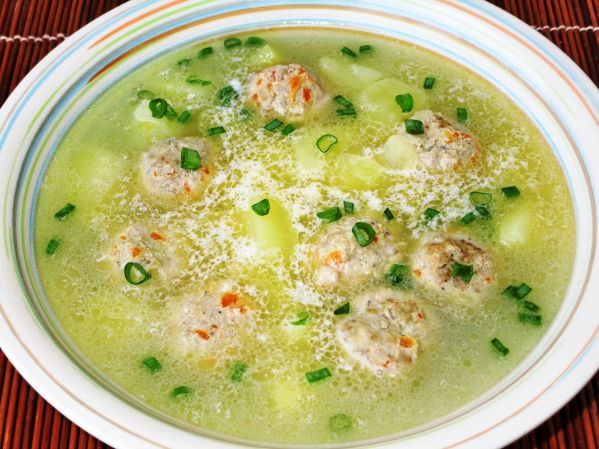 Фото: Простой суп с фрикадельками
