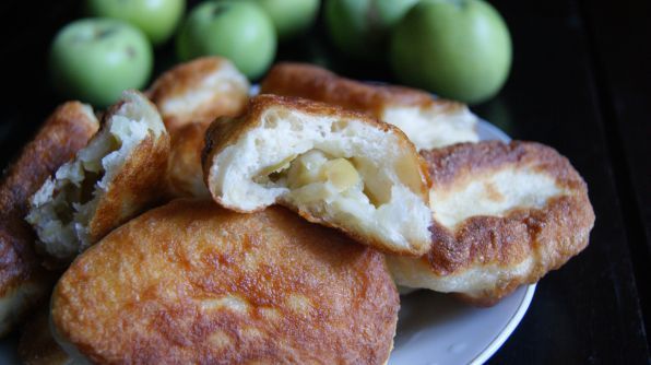 Фото: Жареные пирожки с яблоками