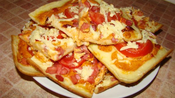 Фото: Пицца на тонком тесте из кефира