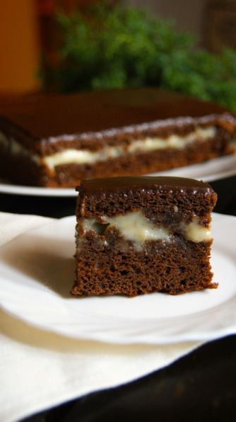Фото: Простой шоколадный пирог-торт с заварным кремом