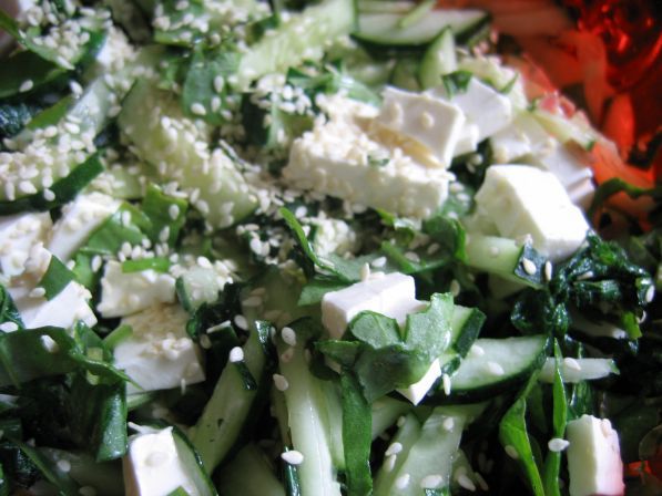 Фото: Зелёный салат с фетаксой