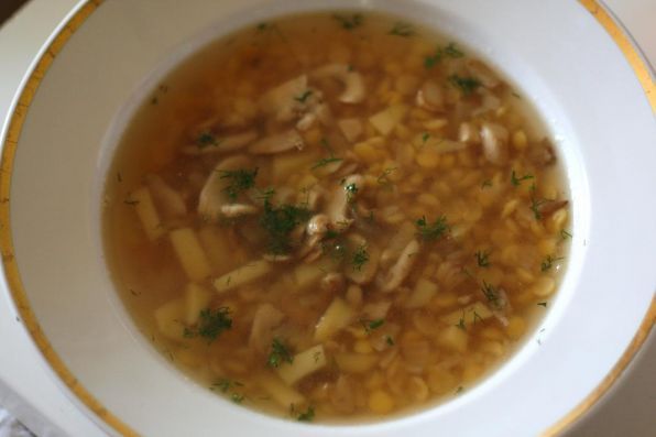 Фото: Гороховый суп с грибами.