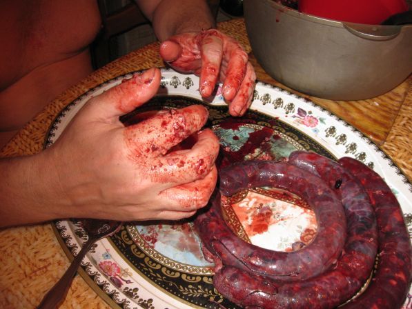 Как это работает. Процесс приготовления эстонской кровяной колбасы.