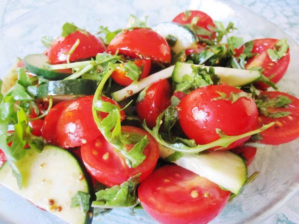 Фото: Салат с рукколой и помидорами черри