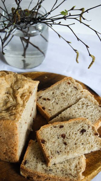 Фото: Пшеничный хлеб с изюмом в хлебопечке