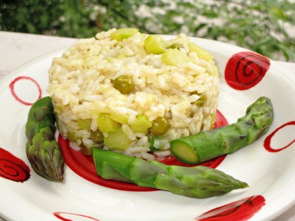 Фото: Рис со спаржей и зеленым горошком